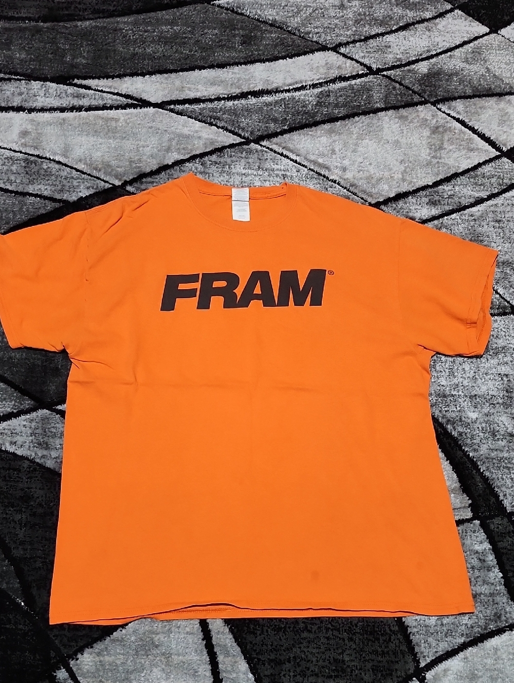 VINTAGE GILDAN HEAVY COTTON ORANGE & BLACK FRAM AUTOMOTIVE BRAND CREW-NECK TEE-S